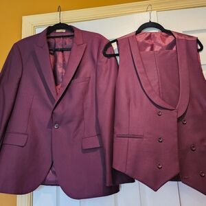 Men/Women Suit; 3 Piece - Jacket (42R), Pants (32x30) Vest. Color-Maroon.
